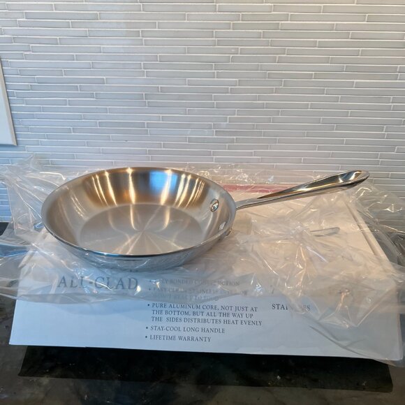 ALL-CLAD – Kitchen Helper Set – 1 Qt. Open Sauce Pan and 7 ½ “ Fry Pan - Picture 5 of 5